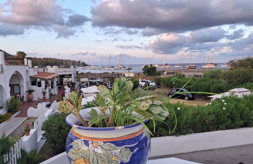 Vulcano Porto Villa | Villa Anna " the mulberries", facing the sea, opposite the spa, central