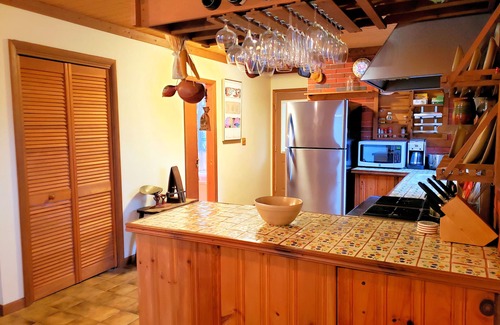 Deep Hole House | Villa Annick - 3BR Waterfront home with dock. Boat Launch close by