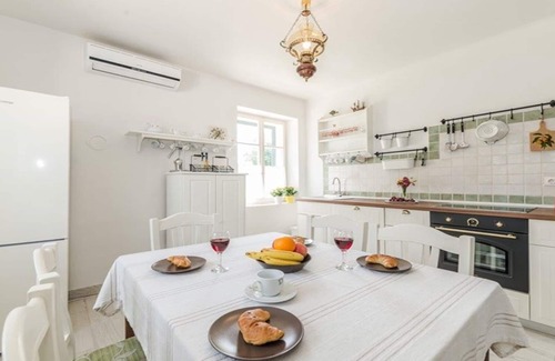 Brbinj Villa | Villa Antica, rustic dalmatian house with pool