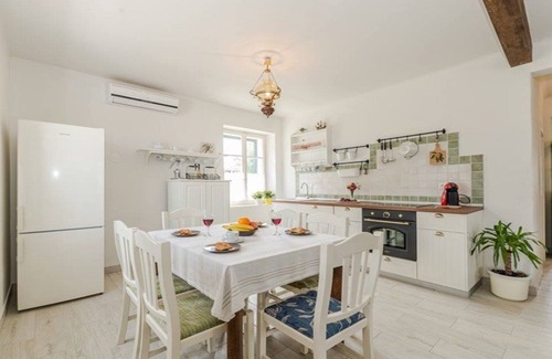 Brbinj Villa | Villa Antica, rustic dalmatian house with pool