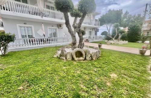 Amoudi Apartment | Villa Antonis deluxe apartments