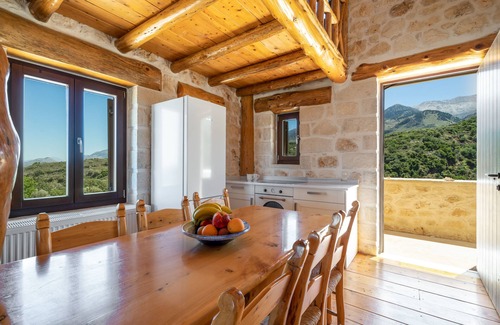 Apokoronas Villa | Villa Aphrodite, large swimming pool, sea & Mountain View’s