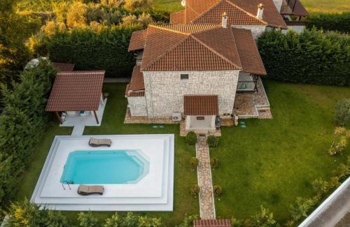 Molos-Agios Konstantinos Villa | Villa Aphrodite with Private Pool in Kamena Vourla