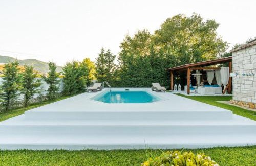 Molos-Agios Konstantinos Villa | Villa Aphrodite with Private Pool in Kamena Vourla