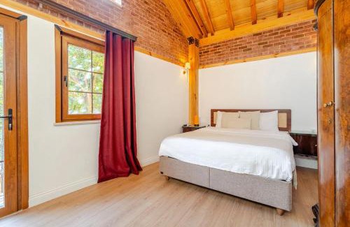 Fatih Villa | Villa Arancia Istanbul - Garden, BBQ, Sauna & Turkish Bath by the Tram in Fatih