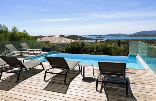 Cirendinu Villa | Villa Arazu, 10 personnes, piscine chauffée, vue mer, 15 minutes à pieds plage