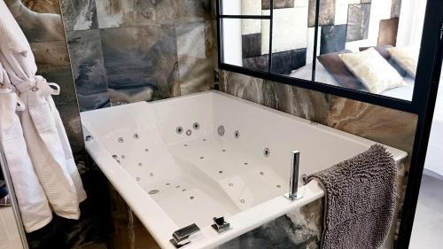 La Crau House | Villa arbor vitae piscine privee a 13km de la mer