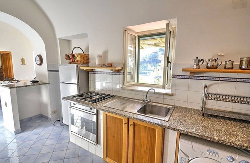 Pogerola House | Villa Arcangela A: A characteristic and welcoming independent house located on a hillside, facing the sea, with Free WI-FI.