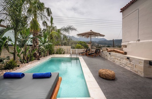 Armenoi Villa | Villa Armenus, pool, jacuzzi, garden, bbq.
