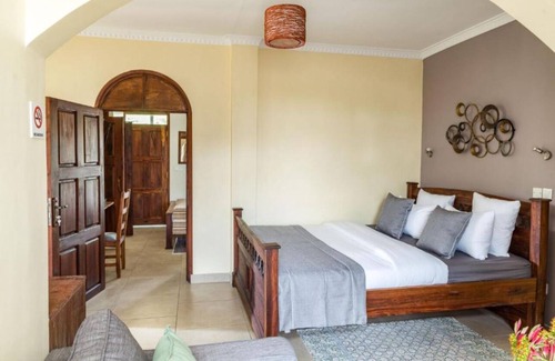Arusha Hotel | Villa Arumeru - Deluxe Double Room with Balcony