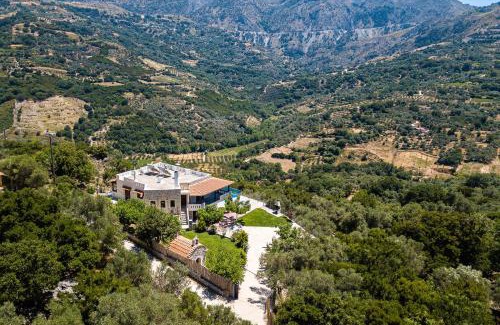 Asigonia Villa | Villa Asigonia with Heated Pool & Whirlpool