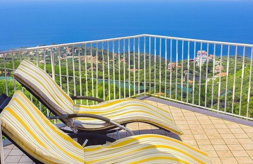 Priora House | Villa Astaria B: A cozy two-story apartment that covers the entire top floor of a villa which faces the sun and the sea, with Free WI-FI.