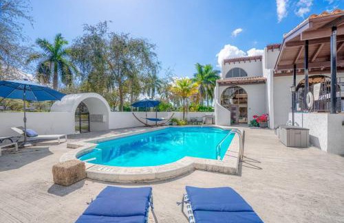 Miami Shores Villa | Villa at St James Unit A Luxury Pool Villa, Pet Friendly
