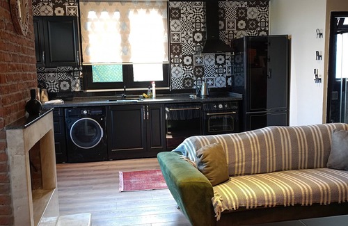 Orhangazi Villa | Villa Atroa Lake House - Cozy Studio Villa on Iznik Lake. Spectacular view.