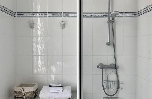 Jullouville House | Villa au Calme avec Jardin, Proche Plage et Commerces, Wifi et Équipements Complets - FR-1-361-117