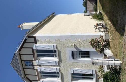 Jullouville House | Villa au Calme avec Jardin, Proche Plage et Commerces, Wifi et Équipements Complets - FR-1-361-117