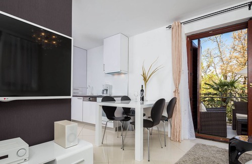 Cizici House | Villa Aurea, beach vacation home, two double rooms, heated pool, sauna