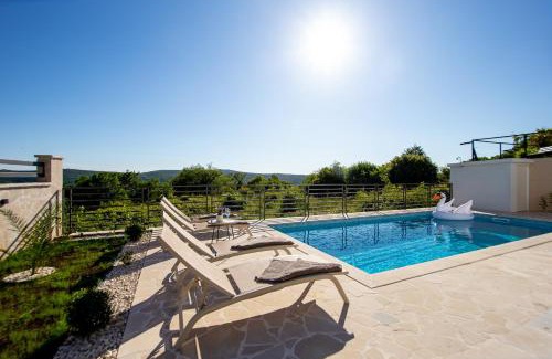 Gorovici Villa | Villa Aurora