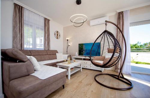 Gorovici Villa | Villa Aurora