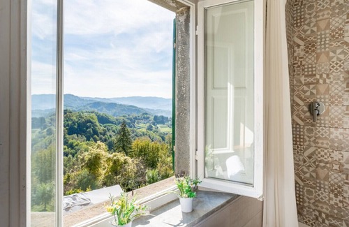 Mologno Villa | Villa Australis · * Farmhouse with views * Walk to everything