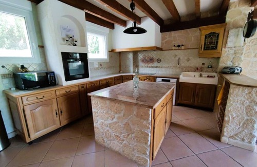 Brousses-et-Villaret House | Villa Avec Piscine Extérieure, au Calme, Idéale Pour les Familles