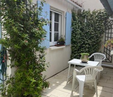 Saint-Trojan-les-Bains Villa | Villa avec Piscine chauffée et parc arboré située à 100 m de la Plage et Forêt sans vis à vis