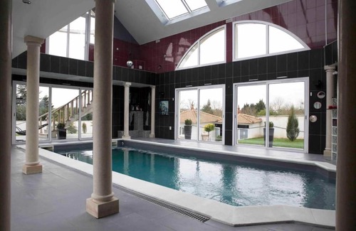 Morsang-sur-Seine House | Villa avec piscine/jacuzzi (intérieure)