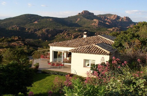 Antheor Villa | Villa Avec Piscine à Débordement en Pleins Cœur de L'esterel !