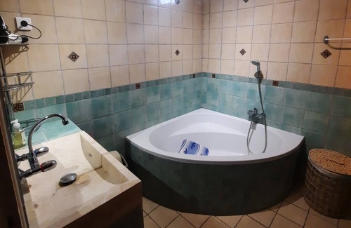 Mazan House | Villa Avec Piscine au Pied du Ventoux. Animaux de Compagnie Acceptés!