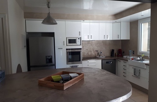 Cairanne House | Villa Avec Piscine et Cuisine D'été, au Cœur de la Route des Vins en Vaucluse