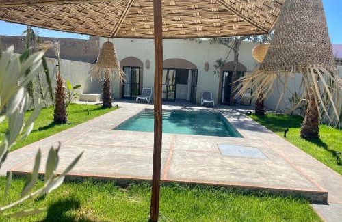 District of Sidi Youssef Ben Ali Villa | Villa avec piscine, jardin et parking privé située à 10 minutes du centre de Marrakech - ARK Realty