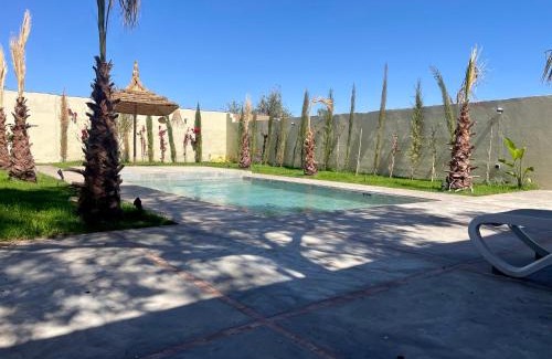 District of Sidi Youssef Ben Ali Villa | Villa avec piscine, jardin et parking privé située à 10 minutes du centre de Marrakech - ARK Realty