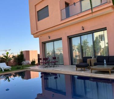 Agdal Villa | Villa avec pool privé avenue Mohamed 6 zone touristique Agdal