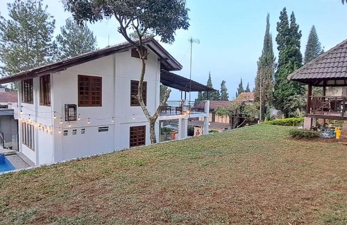 Parongpong Villa | Villa Azalea Lembang Bandung