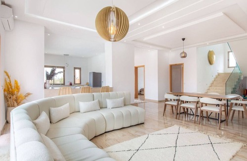 Jbilate Villa | Villa B - Private swimming pool not overlooked