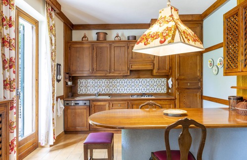 Azzano Villa | [Villa Balbianello] Pool and Covered Parking