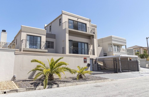 West Beach House | Villa Balmoral 14 - Six Bedroom House, Sleeps 12