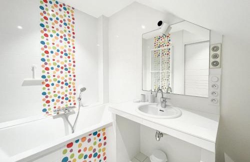 Les Sables d'Olonne House | Villa Bastion Arago à deux pas de la Grande Plage des Sables - 8 pers
