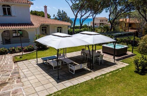 Santa Margherita di Pula Villa | Villa Beachfront Marina