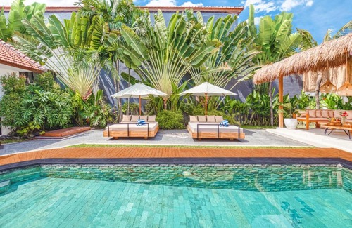 Berawa Villa | Villa Belize - Lush & Private 4-BDR Villa with Rooftop Terrace