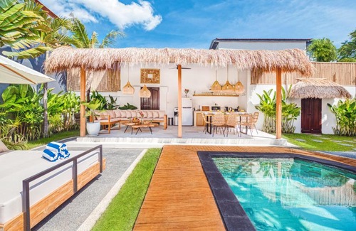 Berawa Villa | Villa Belize - Lush & Private 4-BDR Villa with Rooftop Terrace