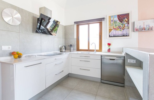 Corralejo House | "Villa Bella Lucia 3" Heated Pool, Wifi, Barbecue, Satellite TV.