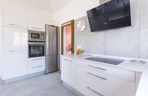 Corralejo House | "Villa Bella Lucia 3" Heated Pool, Wifi, Barbecue, Satellite TV.