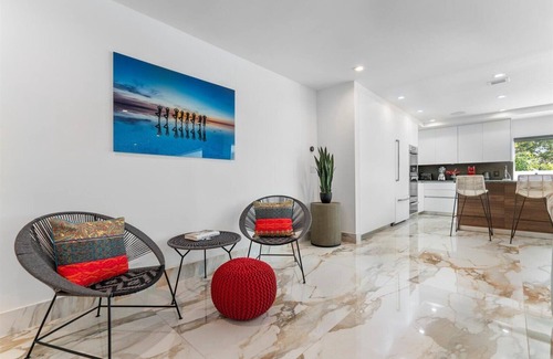 Highland Lakes Villa | Villa Bianco ☀️Spacious Luxury 5 bed 3.5 bath ☀️New Pool & BBQ ☀️Aventura Mall