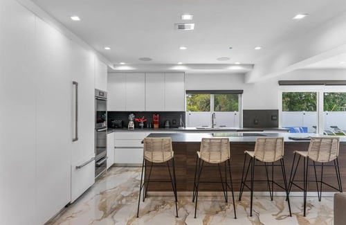 Highland Lakes Villa | Villa Bianco ☀️Spacious Luxury 5 bed 3.5 bath ☀️New Pool & BBQ ☀️Aventura Mall