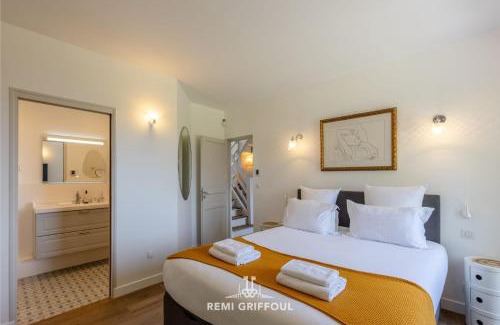 Cricqueboeuf Villa | Villa Biloba - sea view and beach access 10 People