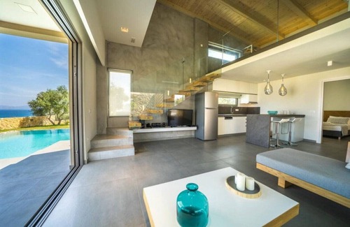 Kato Stalos House | Villa Bliss-Seaview near Agia Marina 2BD 2BA 5PL