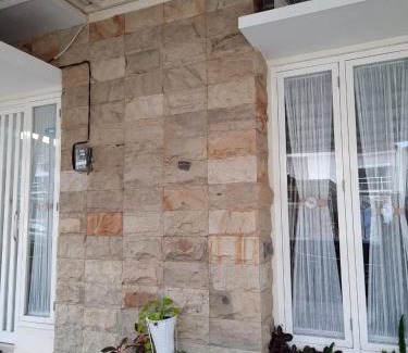 Dinoyo Villa | Villa Blossom Kayana Regency E7