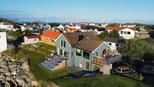 Henningsvaer Villa | Villa Bluebird