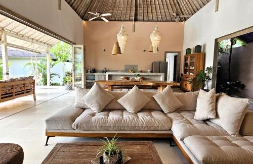 Padonan Villa | Villa Bodhi Kulture - Huge 4 BR Luxury Villa for families & groups in Canggu - Bali